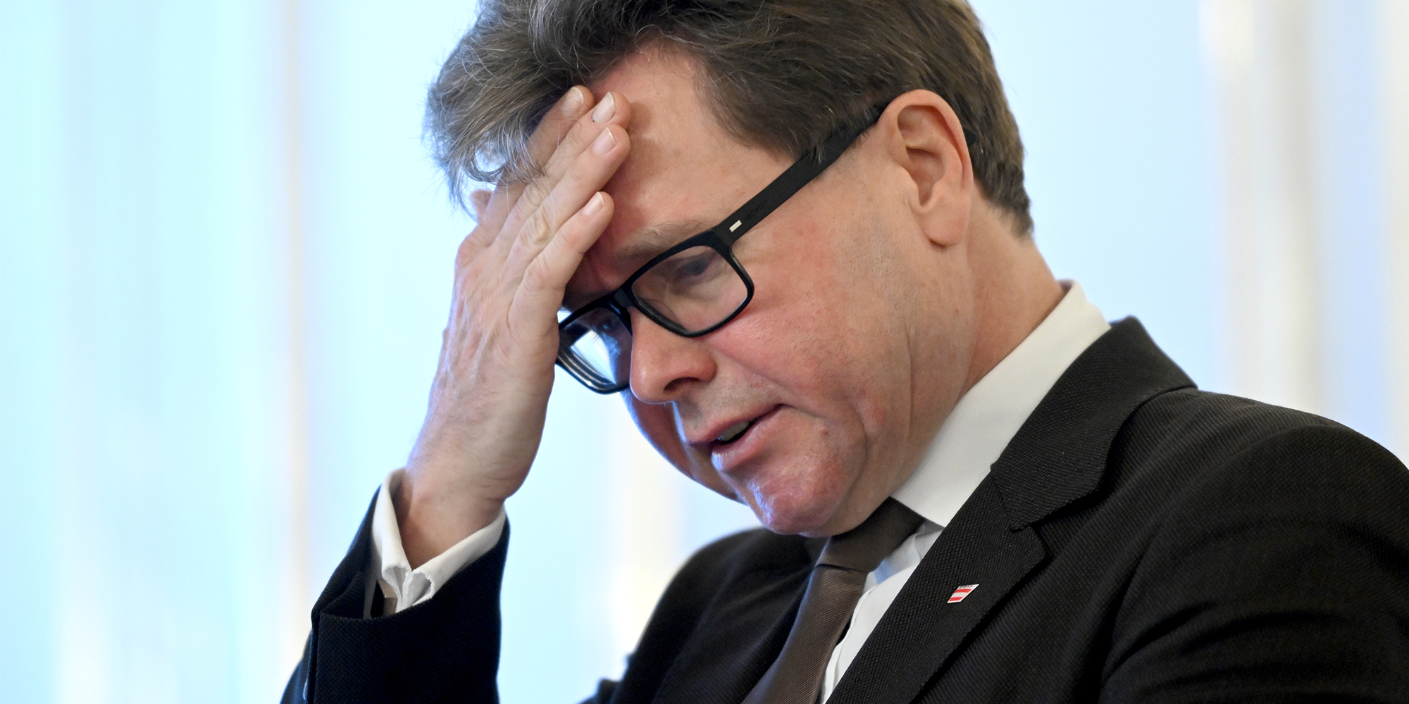 Bildungsminister Martin Polaschek (ÖVP) greift sich an die Stirn