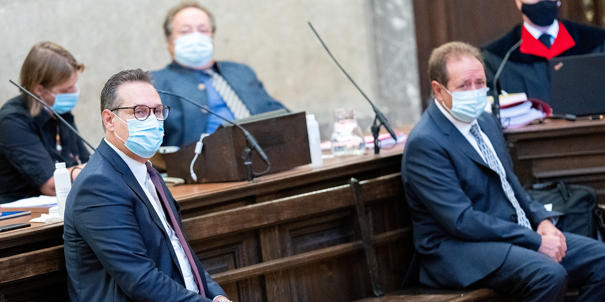 HC Strache und Walter Grubmüller sitzen nebeneinander im Gerichtssaal