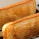 Goldbraunes Toastbroat im Toaster